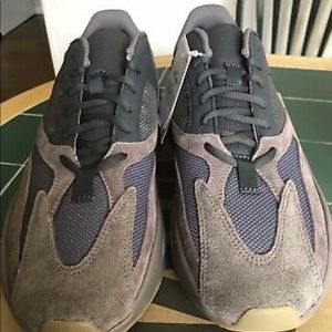 Yeezy boost 700